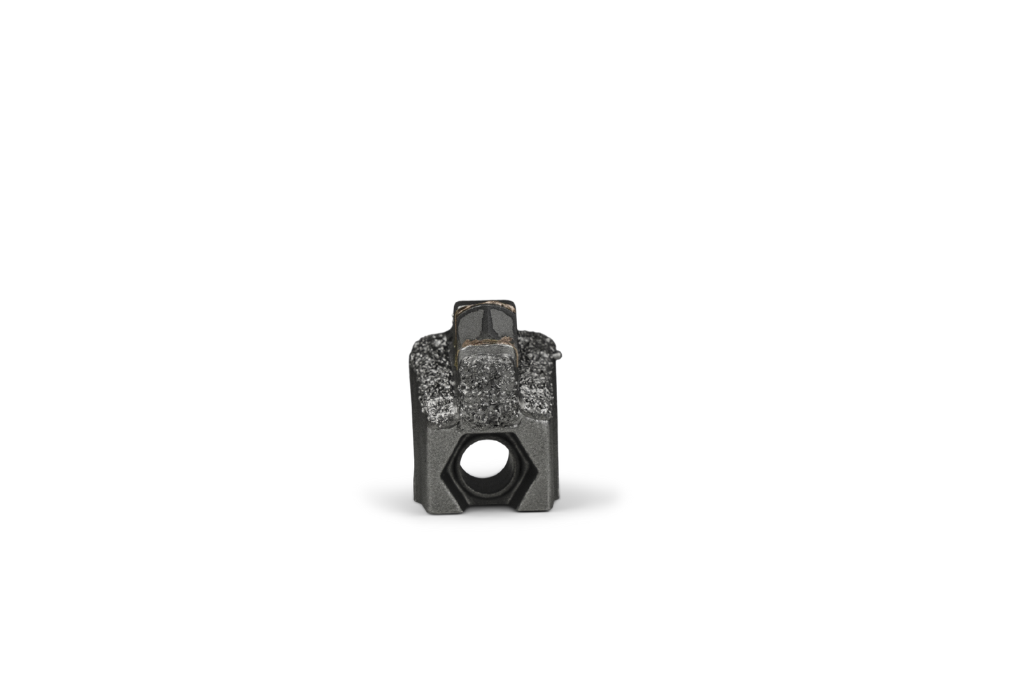 HRT® tool fitting FAE mulchers (alternative to type I). Tool with one carbide tip and three additional layers of WearShield® carbide overlay for extended life-time. Tool with one M20 bolt hole.